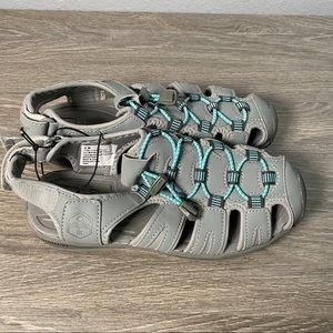 Size 6 Khombu Ashley water sandals